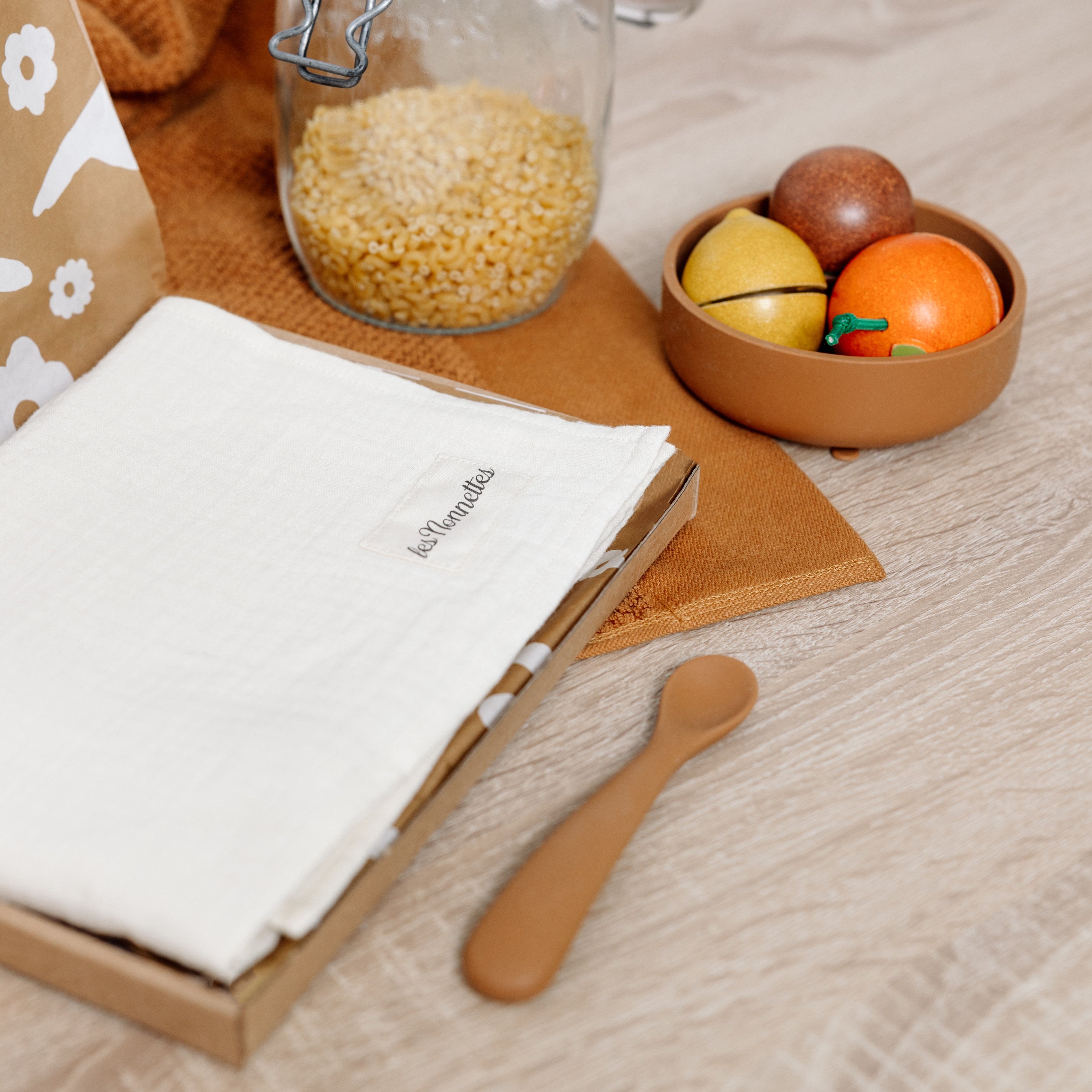 Image de coffret cadeau de naissance personnalisé Les Nonnettes