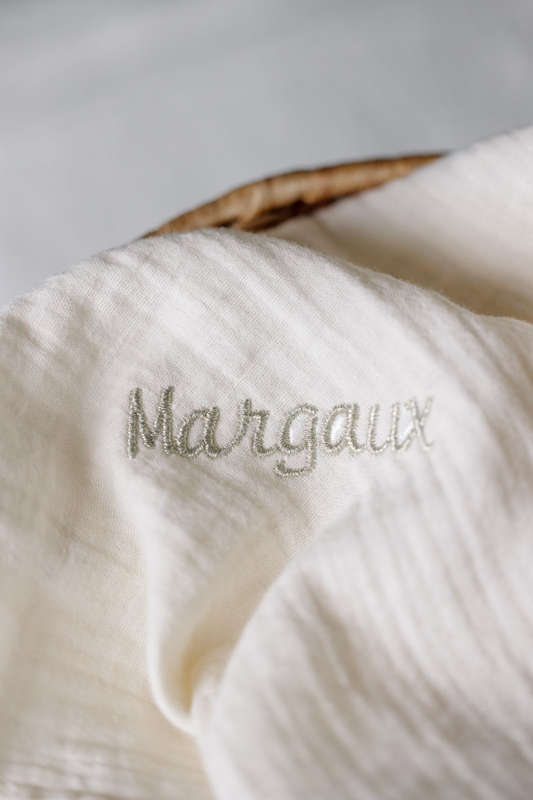 Photo d’un lange en coton bio personnalisé Les Nonnettes